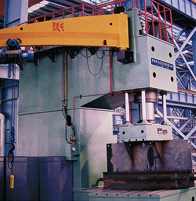 Single column hydraulic press for ships 500-1500T